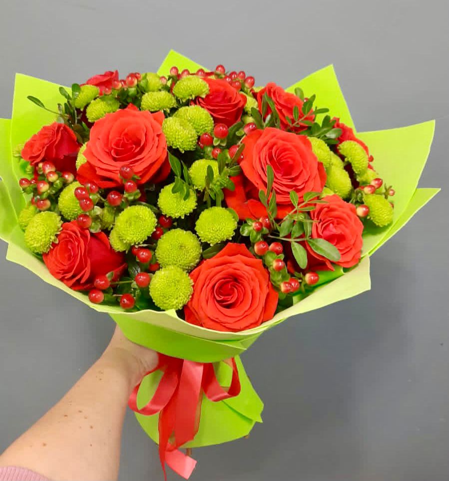 Букет цветов из: Хризантемы и Розы в Юсьва