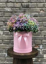 Цветочная композиция из Гипсофила и Розы в шляпной коробке в Юсьва