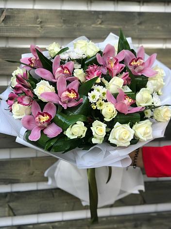 Букет цветов из: Розы и Хризантемы в Юсьва