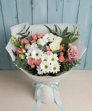 Букет цветов из:  Розы, Лизиантусы и Хризантемы в Юсьва