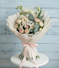 Букет цветов из:  Розы и Лизиантусы в Юсьва