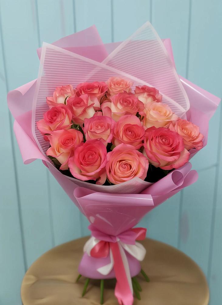 Букет 15 Розовых роз Равель в Юсьва