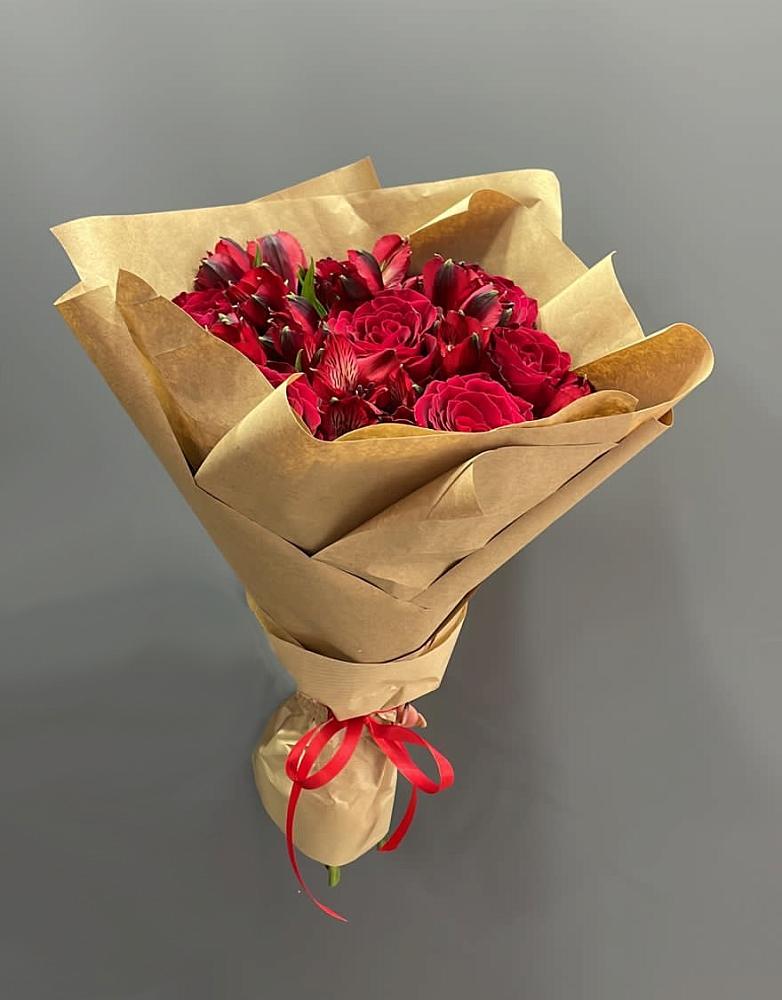 Букет цветов из: Альстромерии и Розы в Юсьва