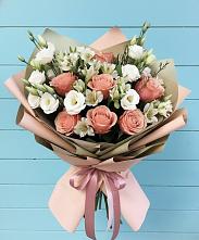 Букет цветов из:  Розы, Альстромерии и Лизиантусы в Юсьва