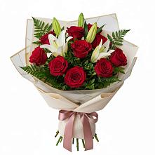 Букет цветов из:  Лилии и Розы в Юсьва