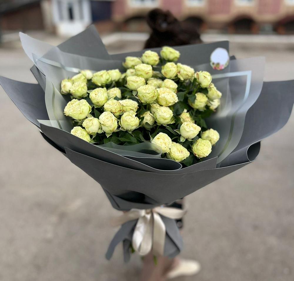 Белые кустовые розы Солинеро в Юсьва Букет Белые кустовые розы Солинеро в Юсьва