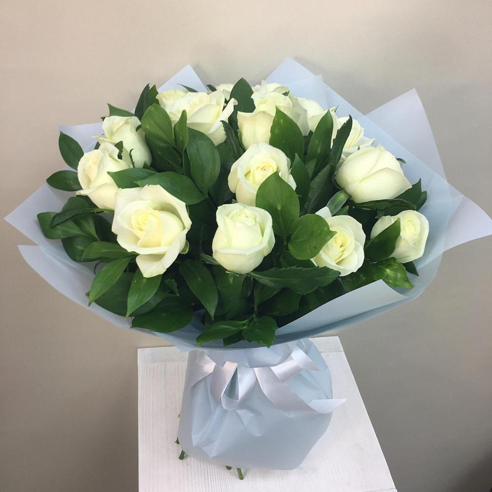 Букет 15 Белых роз Проуд в Юсьва