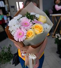 Букет цветов из:  Герберы, Розы и Хризантемы в Юсьва