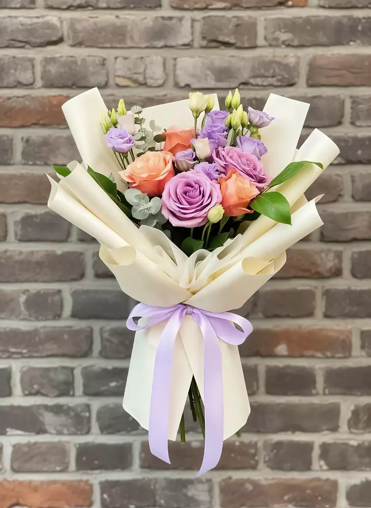 Букет цветов из: Лизиантусы и Розы в Юсьва