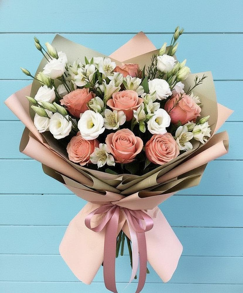 Букет цветов из: Розы, Альстромерии и Лизиантусы в Юсьва