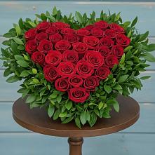 Цветочная композиция из Розы в виде сердца в Юсьва