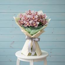 Букет цветов из:  Орхидеи и Розы в Юсьва