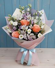 Букет цветов из:  Лизиантусы, Розы, Альстромерии и Гипсофила в Юсьва