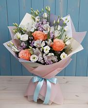 Букет цветов из:  Лизиантусы, Розы, Альстромерии и Гипсофила в Юсьва