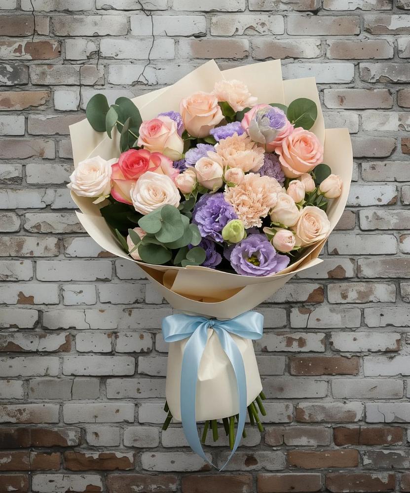 Букет цветов из: Розы, Лизиантусы и Гвоздики в Юсьва