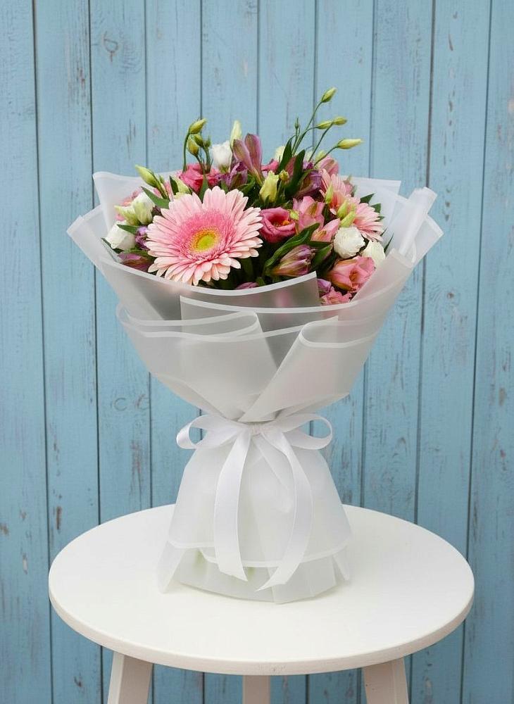 Букет цветов из: Герберы, Альстромерии и Лизиантусы в Юсьва