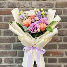 Букет цветов из:  Лизиантусы и Розы в Юсьва
