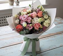 Букет цветов из:  Розы, Лизиантусы и Гвоздики в Юсьва