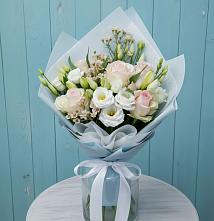 Букет цветов из:  Розы и Лизиантусы в Юсьва