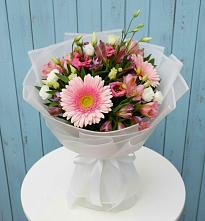 Букет цветов из:  Герберы, Альстромерии и Лизиантусы #REPLACE_PRED# Юсьва