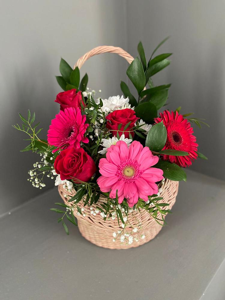 Цветочная композиция из Розы, Хризантемы и Герберы в корзине в Юсьва