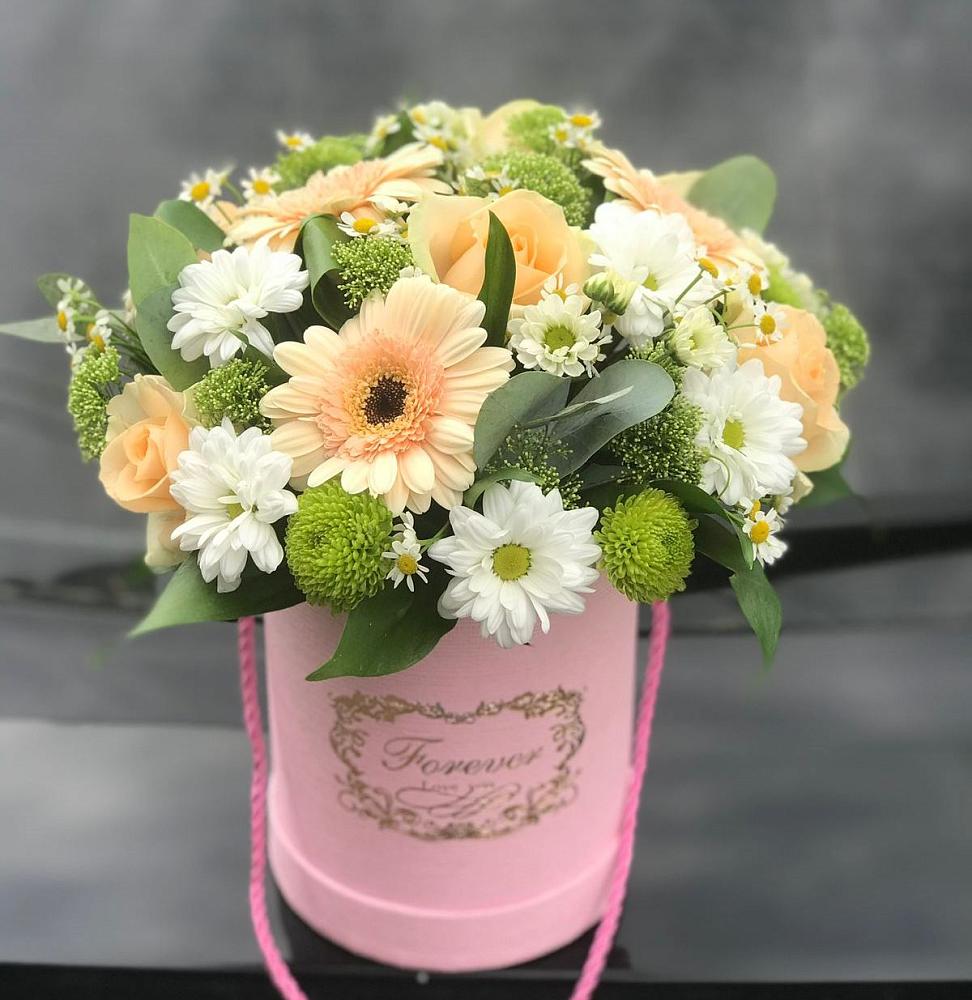 Цветочная композиция из Розы, Герберы и Хризантемы в шляпной коробке в Юсьва