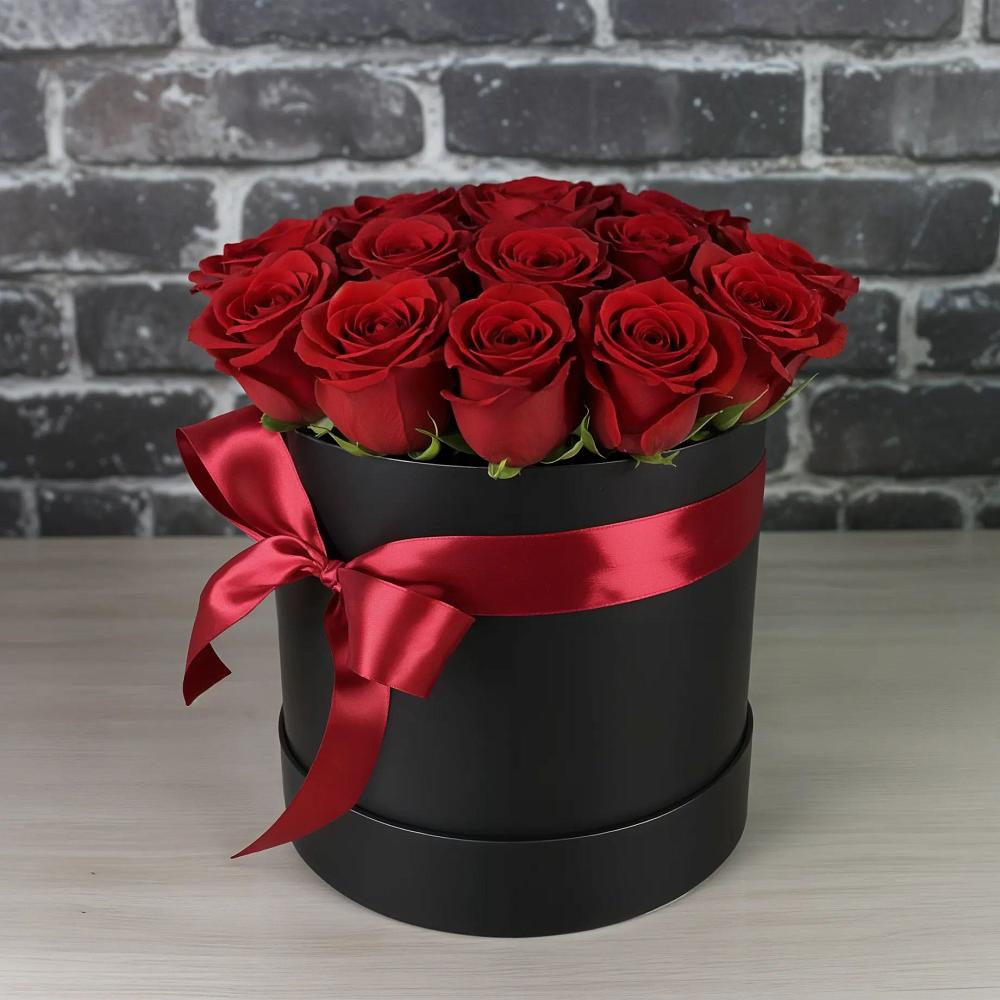 Цветочная композиция из Розы в шляпной коробке в Юсьва