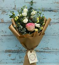 Букет цветов из:  Розы и Лизиантусы в Юсьва