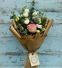 Букет цветов из:  Розы и Лизиантусы в Юсьва