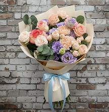 Букет цветов из:  Розы, Лизиантусы и Гвоздики в Юсьва