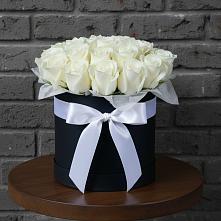 Цветочная композиция из Розы в шляпной коробке в Юсьва