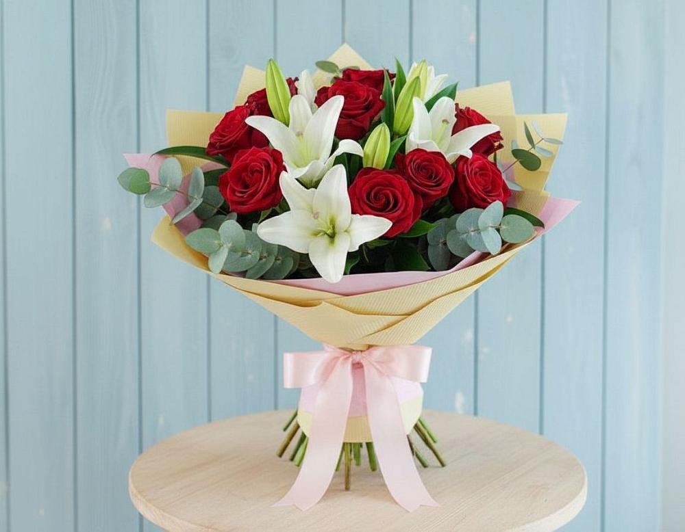 Букет цветов из: Лилии и Розы в Юсьва